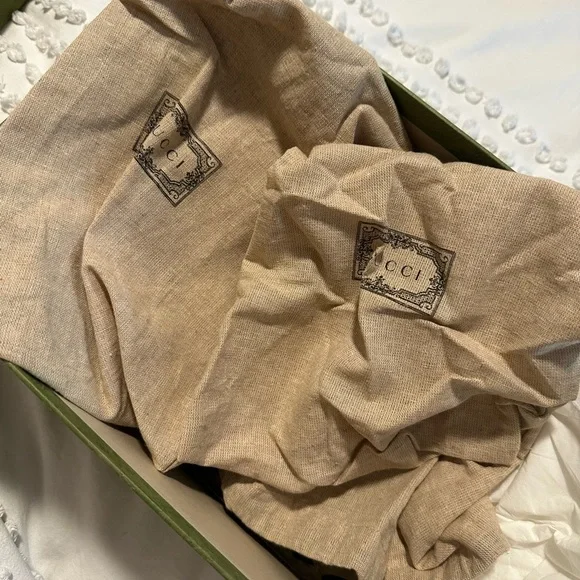 Gucci Men’s White Leather Sneakers with Red and Green Accents - Picture 6 of 8